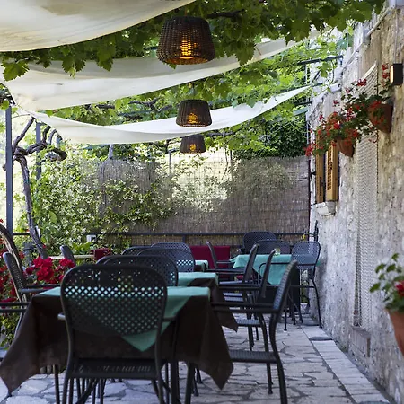 Panzió La Terrazza Del Castello SantʼAnatolia di Narco