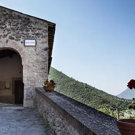 Frühstückspension La Terrazza Del Castello SantʼAnatolia di Narco